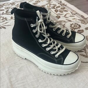 9.5 Women’s size 8 men’s Allstar Converse